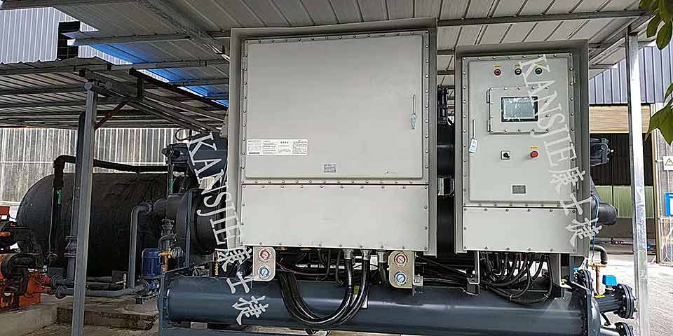 制藥業用低溫螺桿式防爆冷凍機使用現場照片